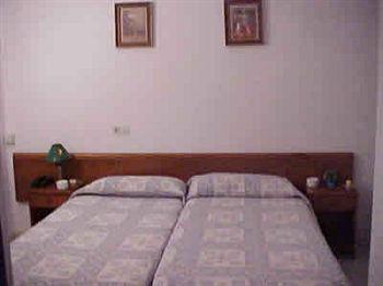 5 Islas Hotel 2*